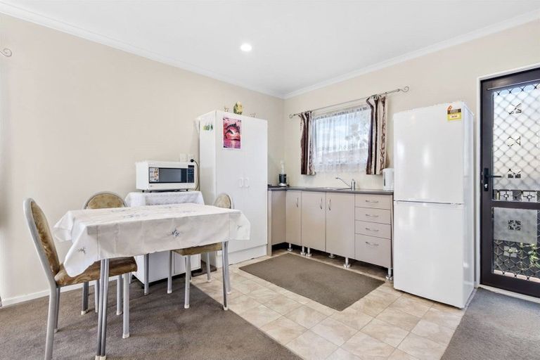 Photo of property in 18 Dungarvon Place, Clendon Park, Auckland, 2103