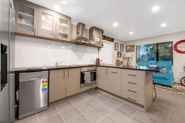 Photo of property in 18a Christmas Road, Manurewa, Auckland, 2102