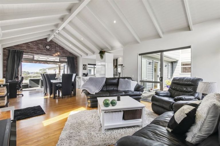 Photo of property in 45 San Valentino Drive, Henderson, Auckland, 0612