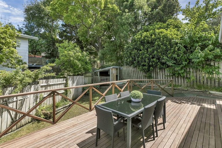 Photo of property in 2/19 Greenvalley Rise, Glenfield, Auckland, 0629