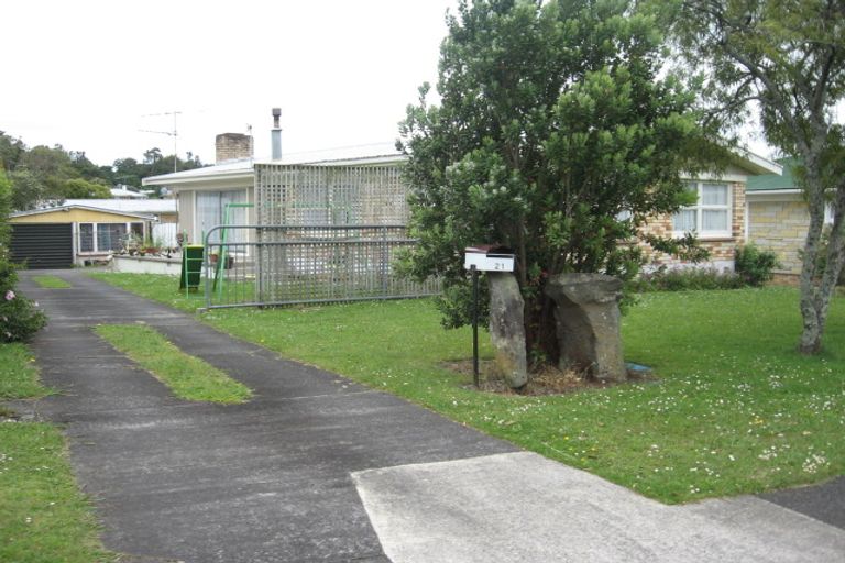 Photo of property in 21 Royston Street, Rosehill, Papakura, 2113