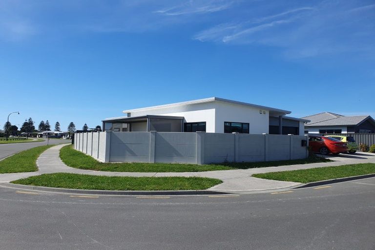 Photo of property in 33 Waimakariri Drive, Te Awa, Napier, 4110