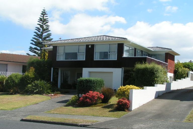Photo of property in 10 Ravenwood Drive, Forrest Hill, Auckland, 0620