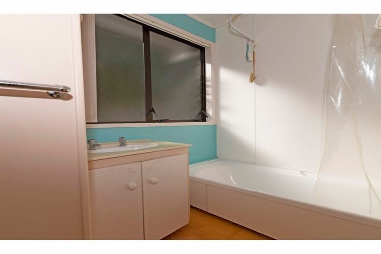 Photo of property in 53 Lavelle Road, Henderson, Auckland, 0612