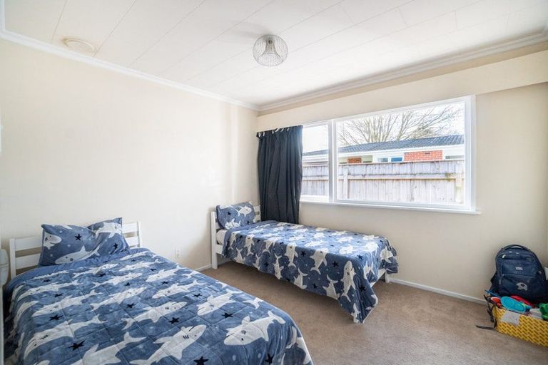 Photo of property in 4 Wikiriwhi Crescent, Awapuni, Palmerston North, 4412