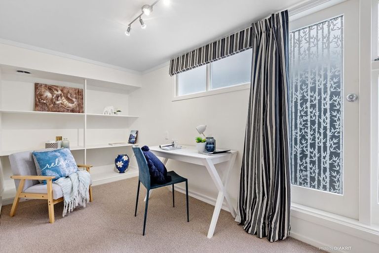 Photo of property in 69 Queens Drive, Lyall Bay, Wellington, 6022