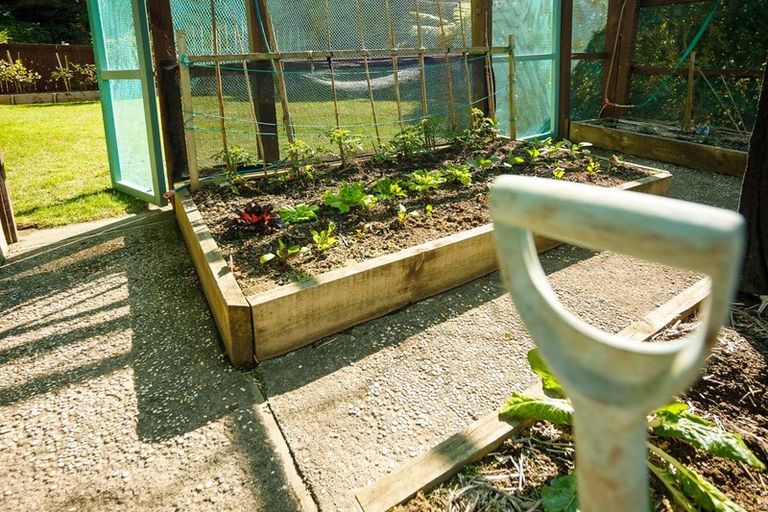 Photo of property in 4 Panorama Grove, Harbour View, Lower Hutt, 5010