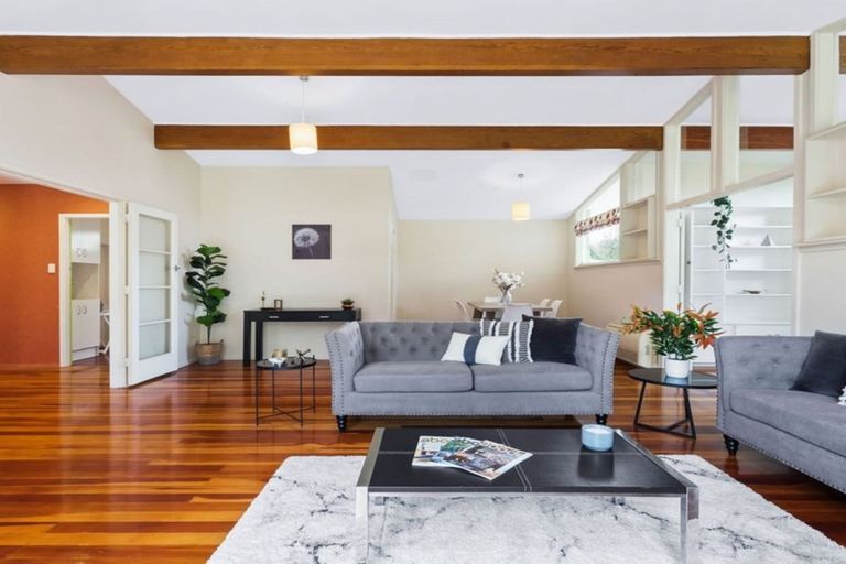 Photo of property in 11 Kingsgate Place, Burnside, Christchurch, 8053