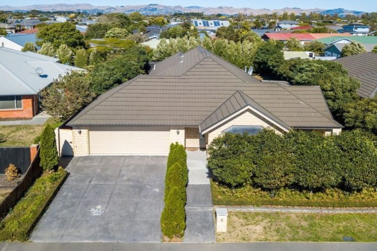 Photo of property in 6 Foresters Crescent, Parklands, Christchurch, 8083