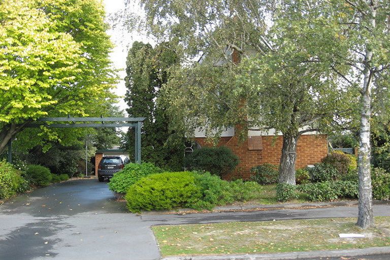 Photo of property in 2 Gothic Place, Ilam, Christchurch, 8041