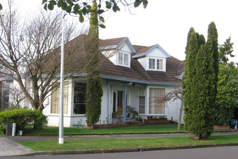 Photo of property in 55 Lincoln Terrace, Hokowhitu, Palmerston North, 4410