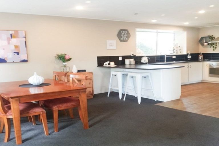 Photo of property in 17 Coates Place, Rangiora, 7400