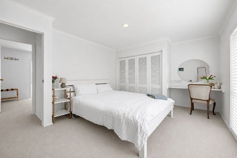 Photo of property in 120 Walter Strevens Drive, Conifer Grove, Takanini, 2112
