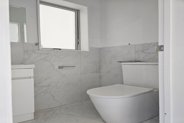 Photo of property in 12f Minaret Drive, Bucklands Beach, Auckland, 2014