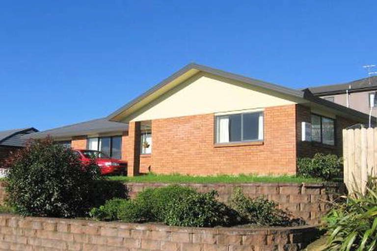 Photo of property in 17a Chesterton Terrace, Henderson, Auckland, 0612