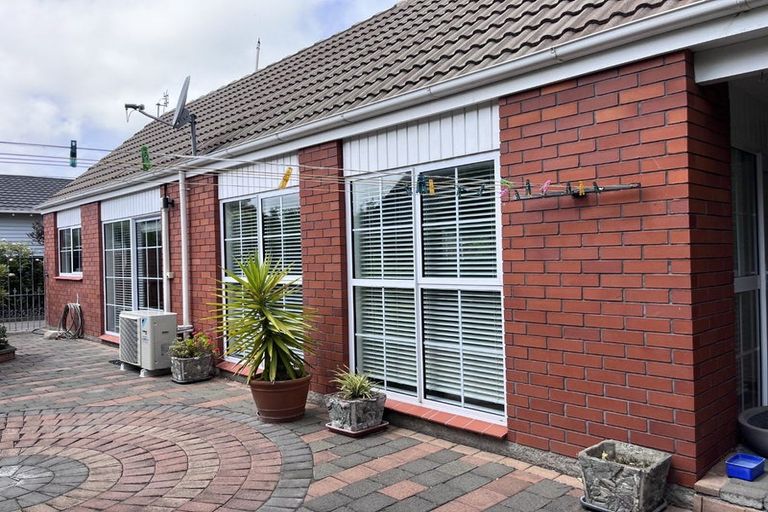 Photo of property in 1/50 Saint Andrews Square, Strowan, Christchurch, 8052