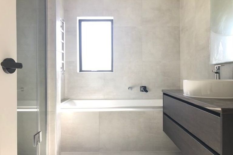 Photo of property in 12c Newhaven Terrace, Mairangi Bay, Auckland, 0630