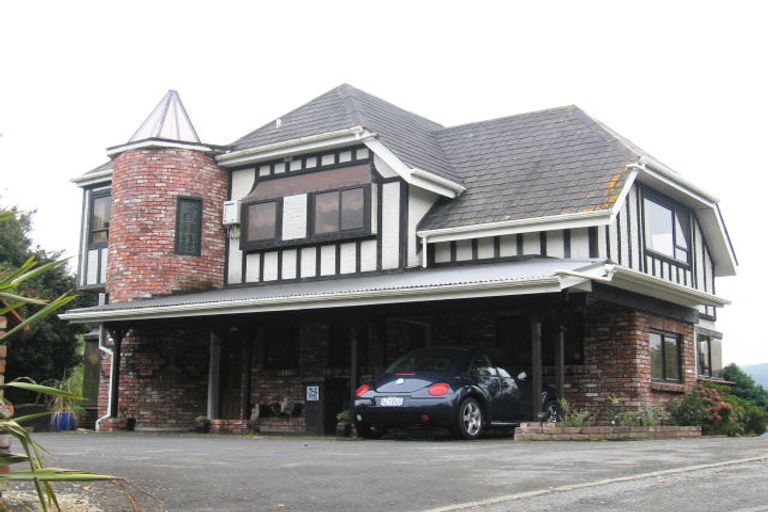 Photo of property in 1 Hobbit Lane, Pinehaven, Upper Hutt, 5371