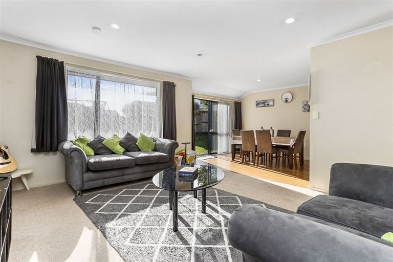 Photo of property in 115c Woodglen Road, Glen Eden, Auckland, 0602