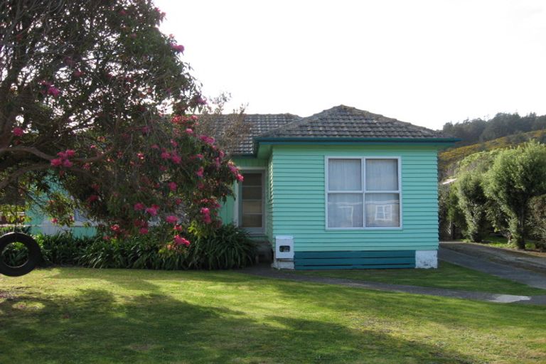 Photo of property in 27 Wood Street, Wainuiomata, Lower Hutt, 5014