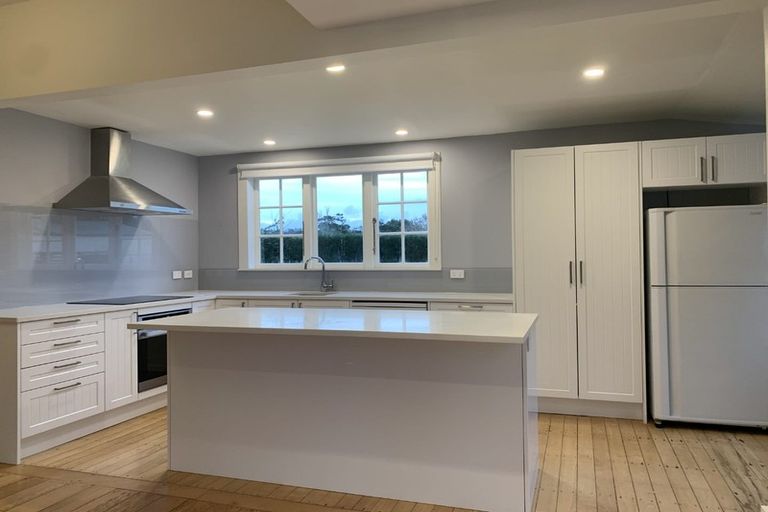 Photo of property in 29 Taupaki Road, Taupaki, Henderson, 0782