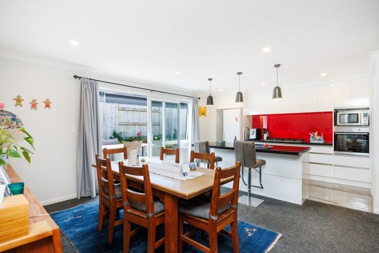 Photo of property in 83 Johnstone Drive, Fitzherbert, Palmerston North, 4410