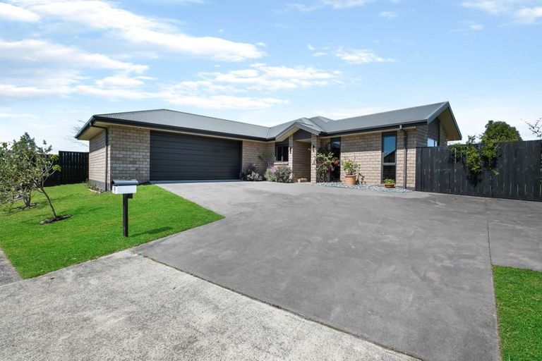 Photo of property in 32 Coleraine Drive, Rototuna, Hamilton, 3210
