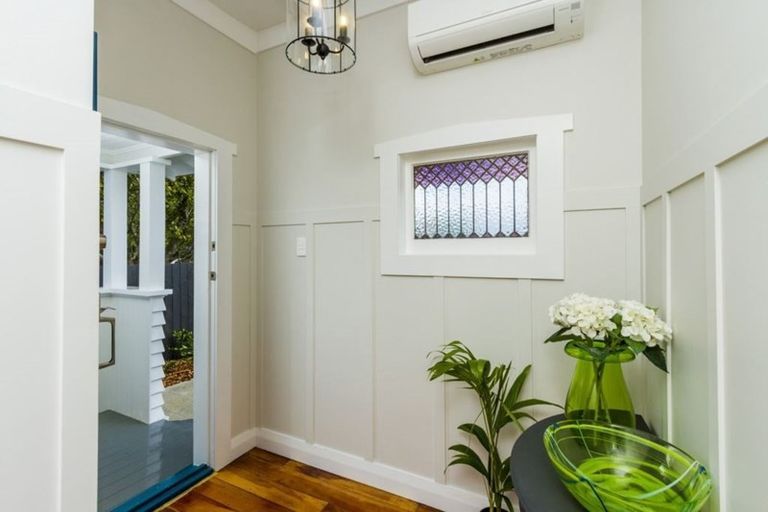 Photo of property in 10 North Avenue, Narrow Neck, Auckland, 0624