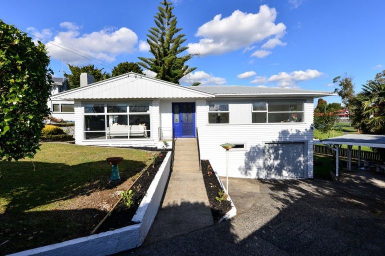 Photo of property in 1 Kingsway Crescent, Forest Lake, Hamilton, 3200