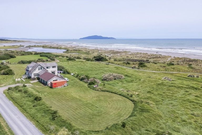 Photo of property in 55 Kapiti Lane, Otaki Beach, Otaki, 5512