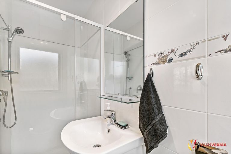 Photo of property in 10a Evans Road, Weymouth, Auckland, 2103