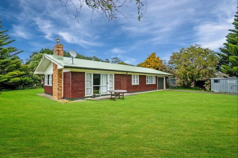 Photo of property in 107 Cemetery Road, Wainui, 0992