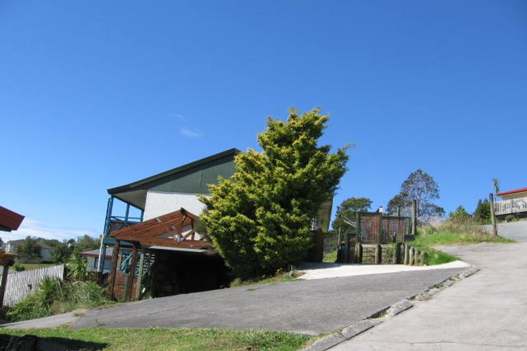 Photo of property in 1/18 Exeter Place, Unsworth Heights, Auckland, 0632