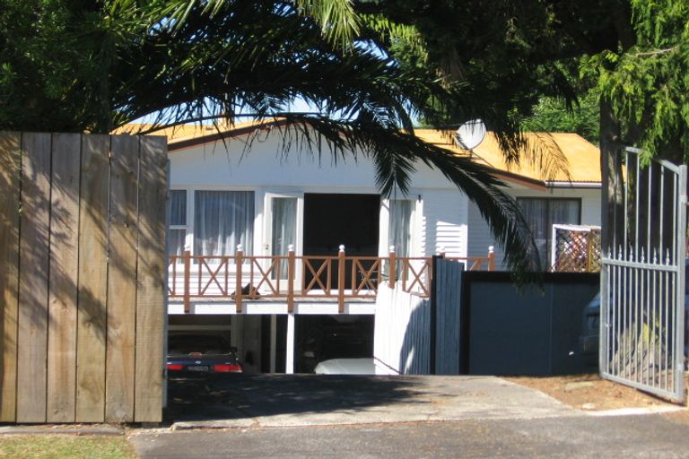 Photo of property in 4 Kelston Street, New Lynn, Auckland, 0600