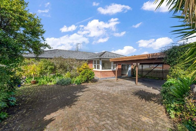 Photo of property in 82 Botany Road, Botany Downs, Auckland, 2010