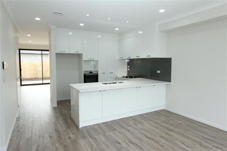 Photo of property in 9 Karokaro Road, Takanini, 2112
