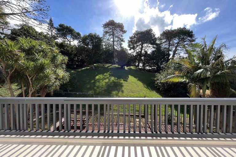 Photo of property in 2/288 Sunset Road, Windsor Park, Auckland, 0632