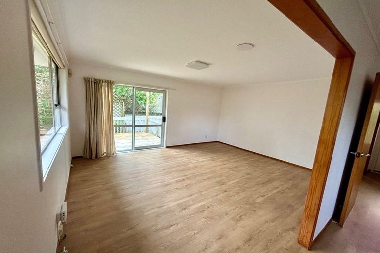 Photo of property in 1/114 Canongate Street, Birkdale, Auckland, 0626