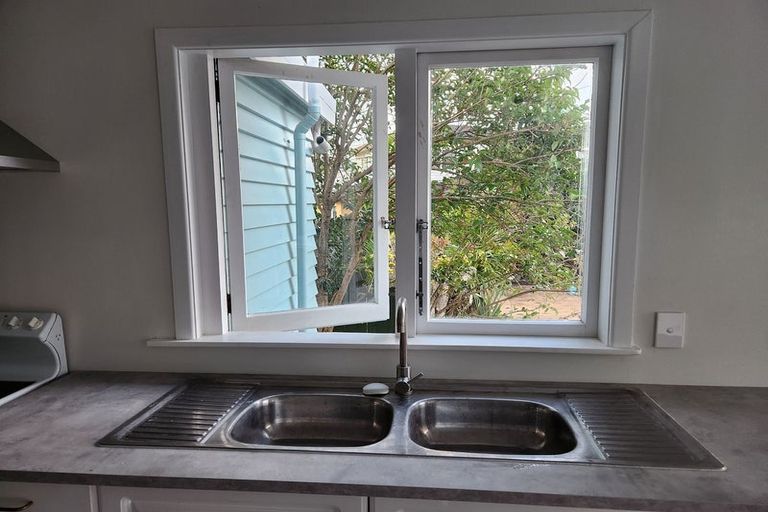 Photo of property in 1/8 Alston Avenue, Kelston, Auckland, 0602