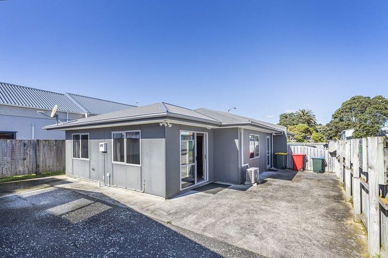 Photo of property in 12a Whitehouse Road, Titahi Bay, Porirua, 5022