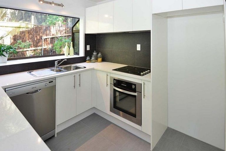 Photo of property in 4 Hiwihau Place, Glenfield, Auckland, 0629