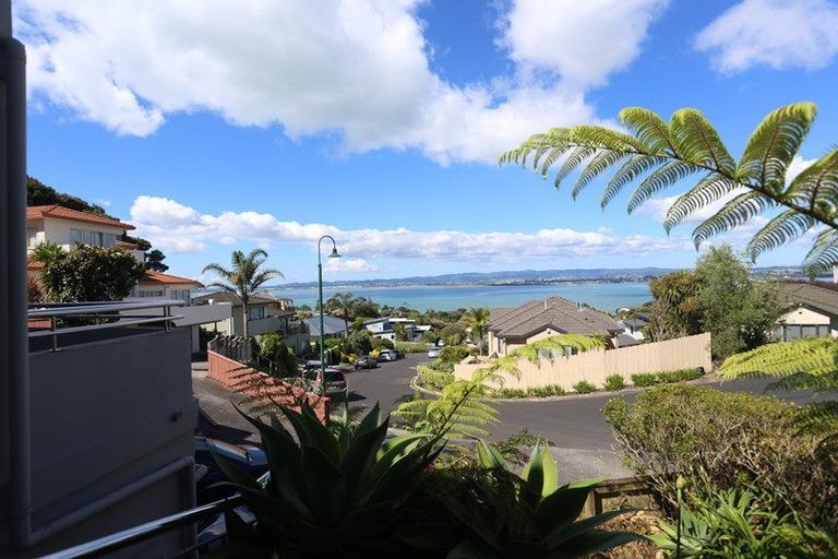 Photo of property in 8 Mariners View Road, Beach Haven, Auckland, 0626