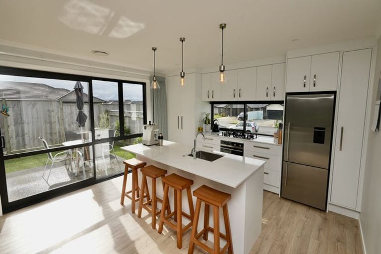 Photo of property in 202 Pacific Drive, Fitzherbert, Palmerston North, 4410