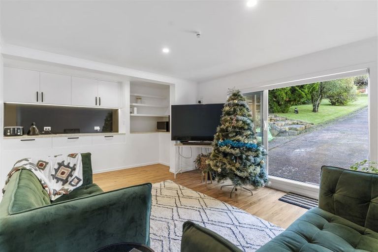 Photo of property in 5 Page Point, Mellons Bay, Auckland, 2014