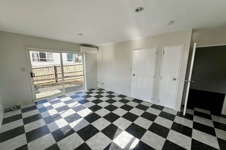 Photo of property in 26 Lismore Way, Oteha, Auckland, 0632