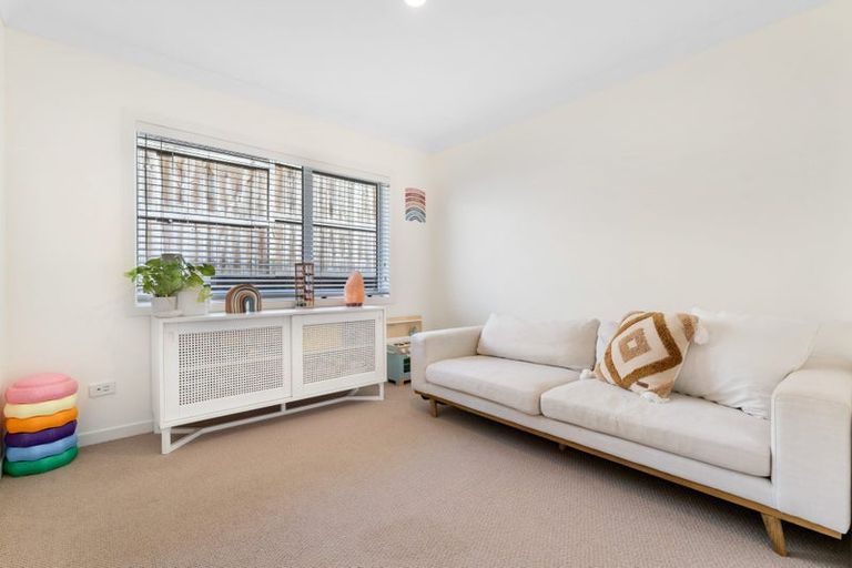 Photo of property in 16 Kunzea Place, Greenhithe, Auckland, 0632