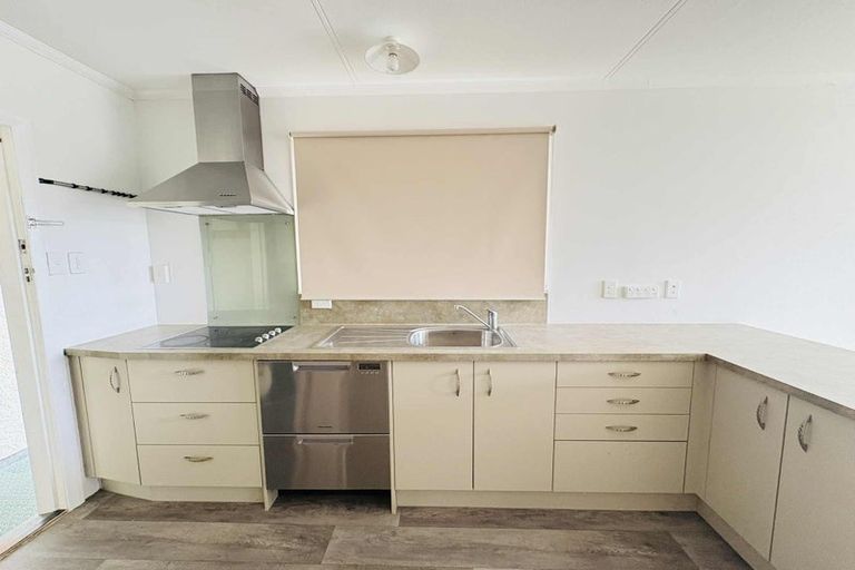 Photo of property in 26 Stephens Crescent, Highbury, Palmerston North, 4412