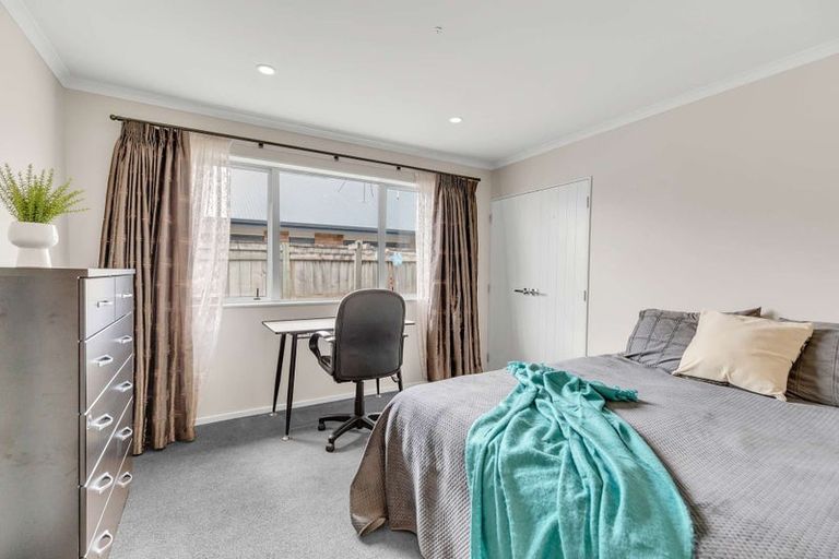 Photo of property in 5 Chestnut Close, Kelvin Grove, Palmerston North, 4414