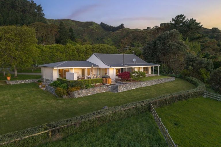 Photo of property in 86 Emerald Glen Road, Paekakariki, 5032