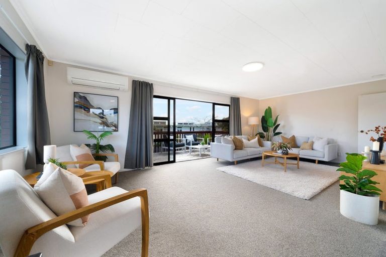 Photo of property in 2/12 Grimshaw Place, Henderson, Auckland, 0612